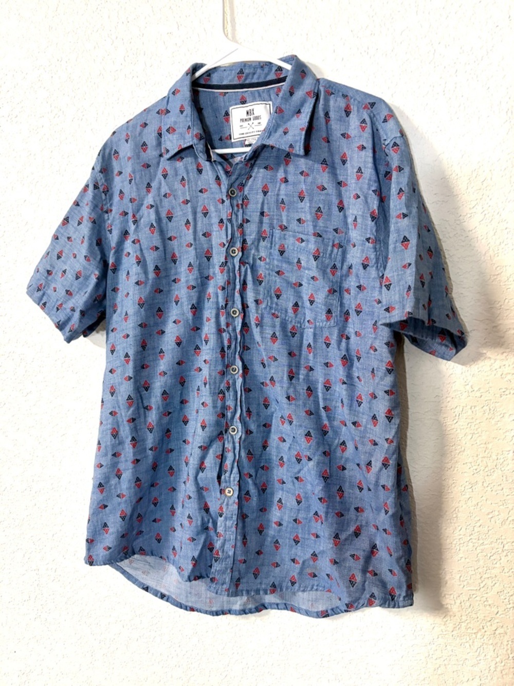 Men's Light Blue Short-Sleeve Button-Down Shirt with Red Geometric Print XL